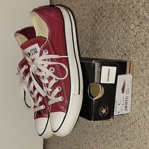 Unisex converse low tops- maroon